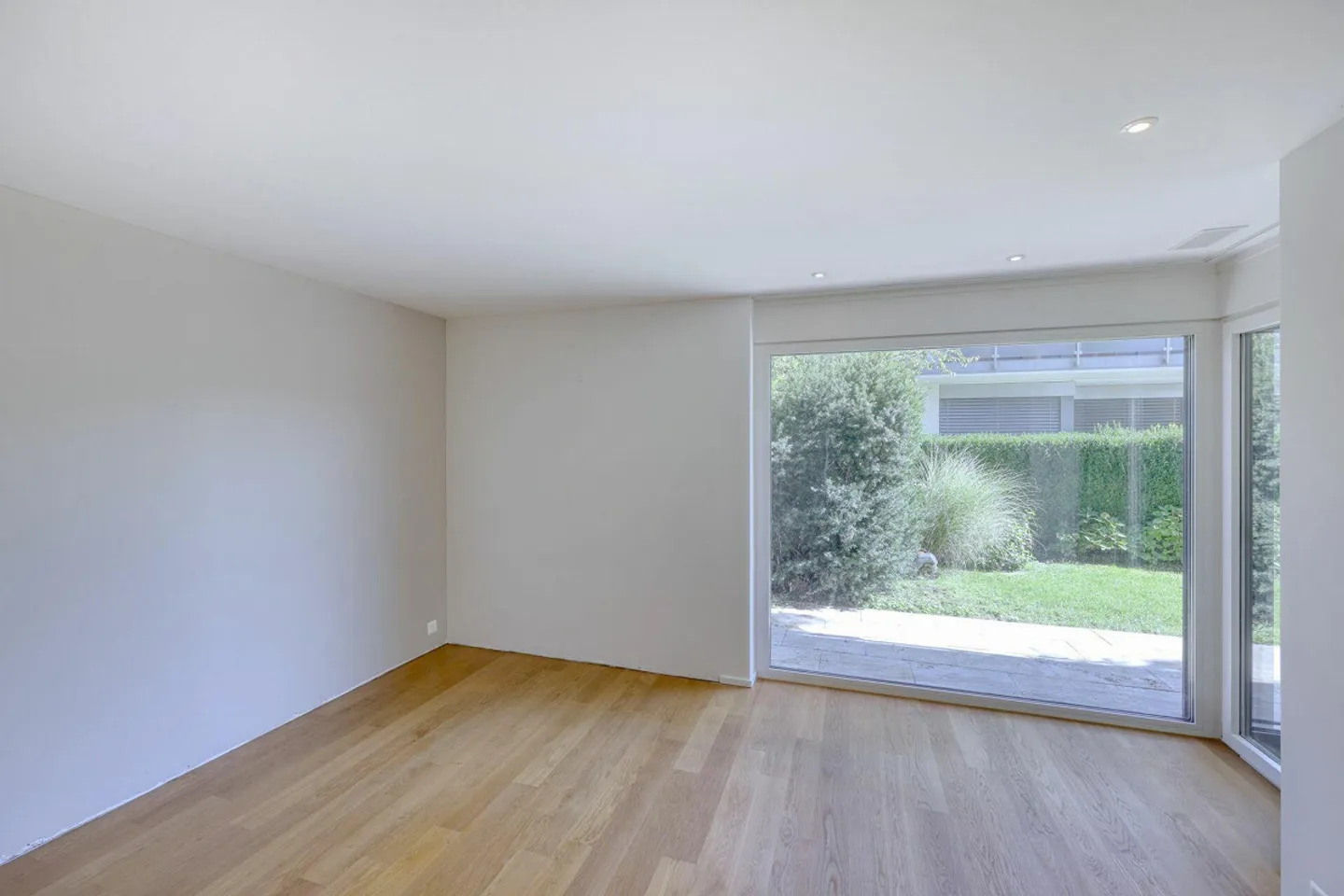 Modern Garden Apartment with Lake View in Feldmeilen - Photo 4 of 6