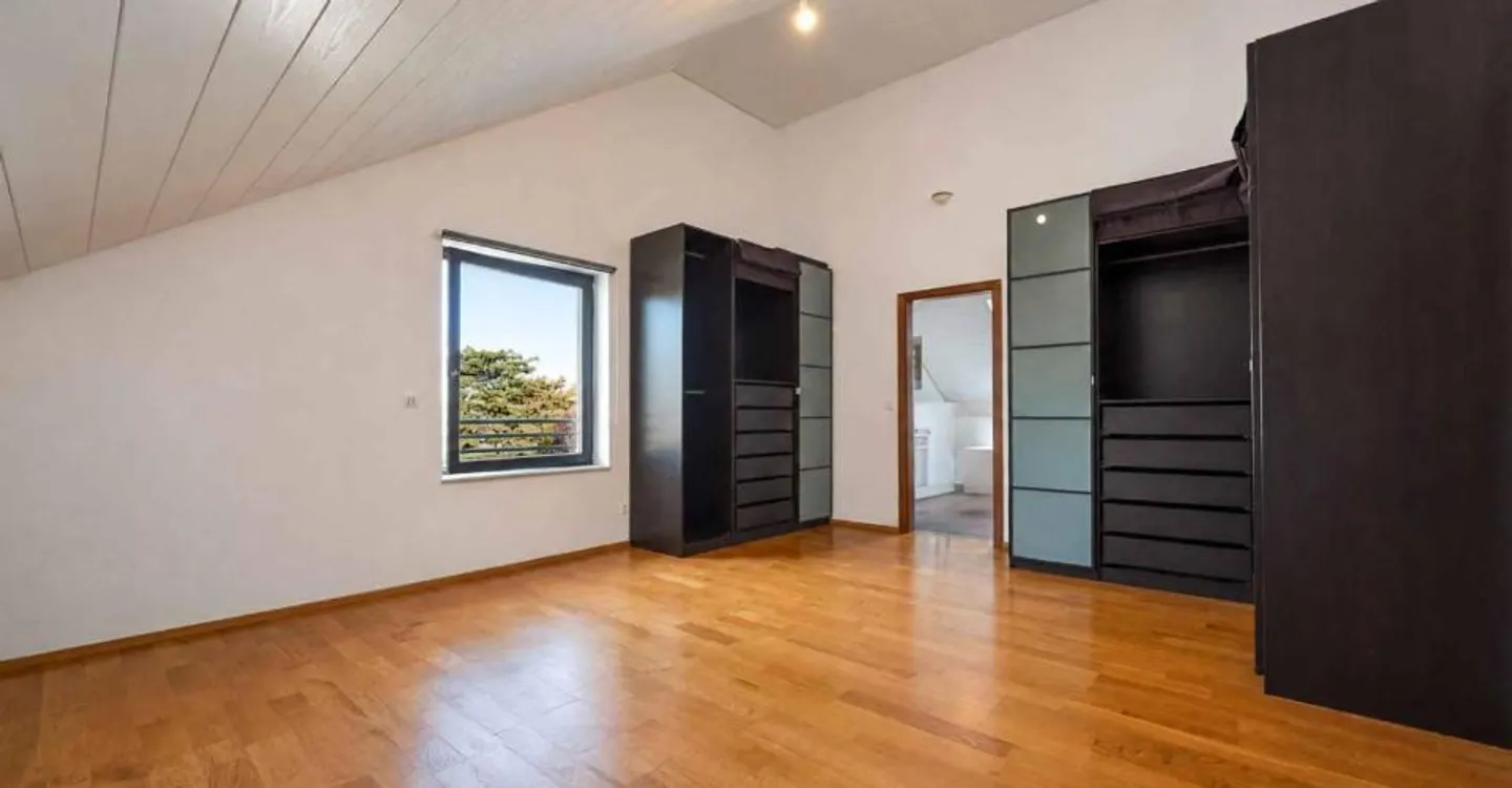 Stunning Family Home in Prangins - Photo 6 of 12