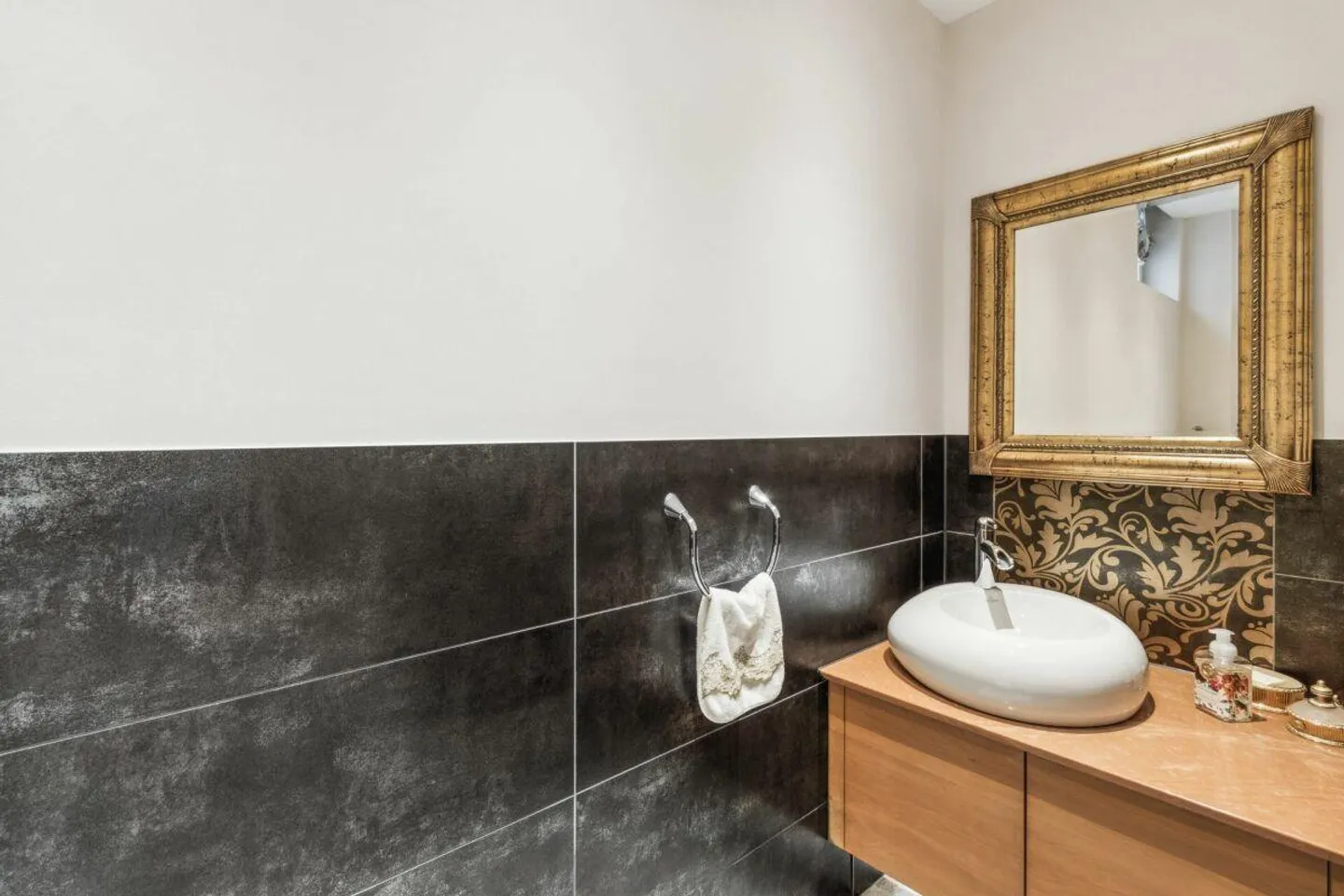 Flexible office/commercial space in the heart of Lichtensteig - 60 m², 80 m² or 140 m² - High-quality equipped - Photo 10 of 15