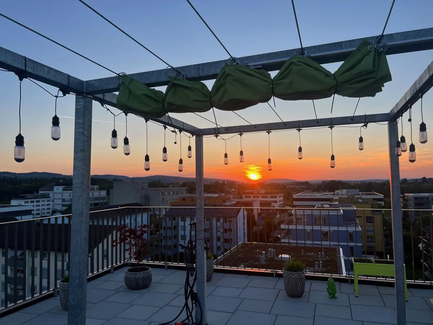 Penthouse with City View - Photo 2 of 11