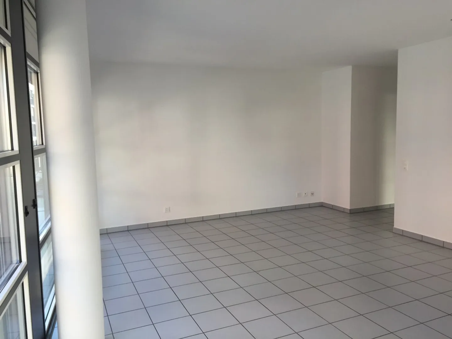 02533 - Appart. 4.5 PCES - RUE LOCARNO 6 - FRIBOURG - Foto 1 di 11