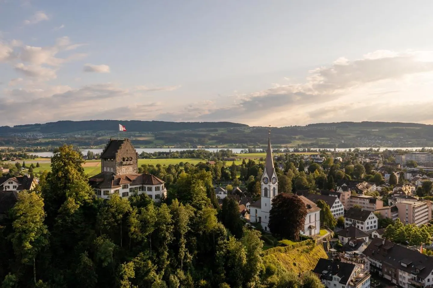 Penthouse with City View - Photo 9 of 11