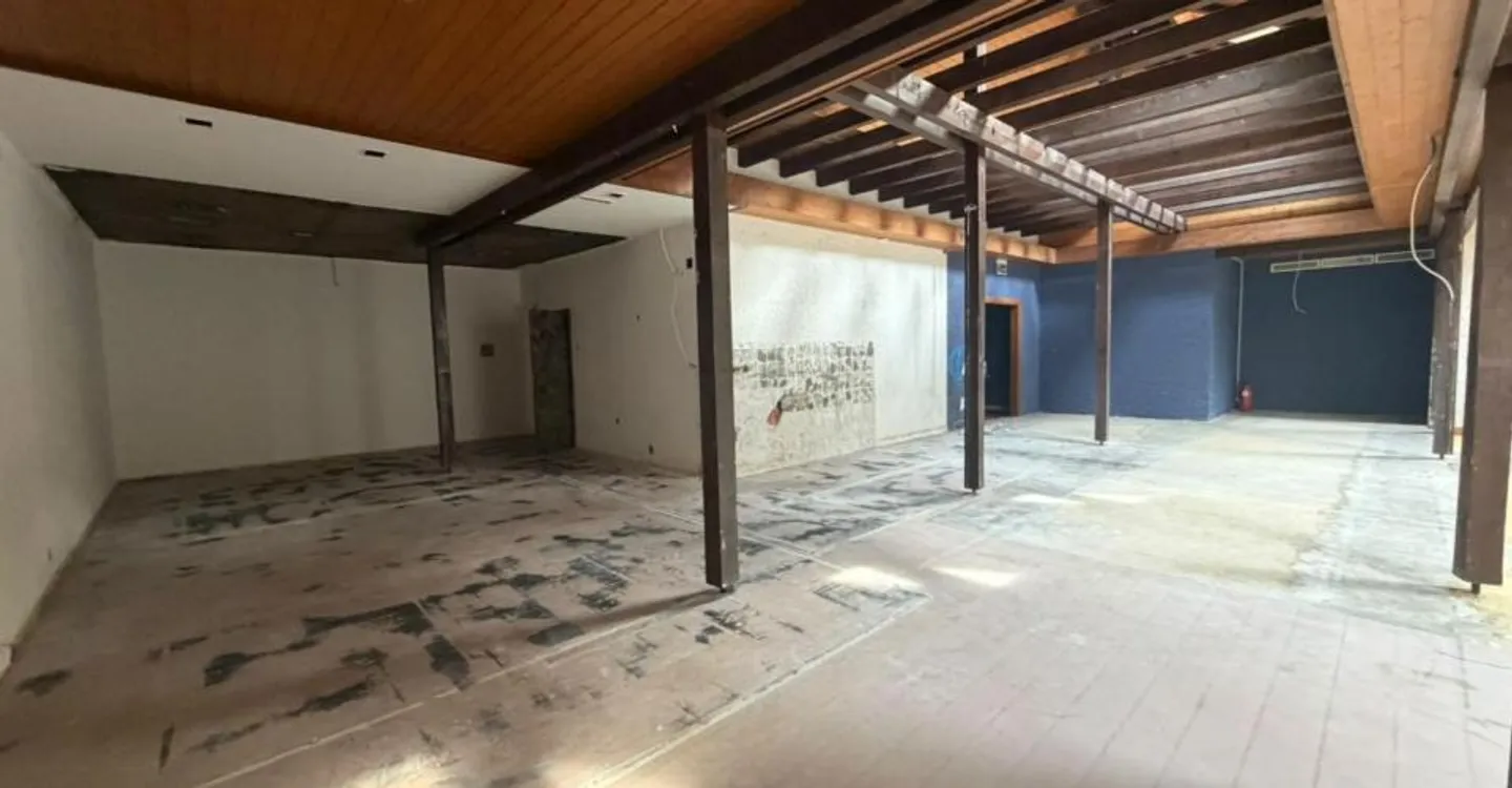 St-Imier, ufficio / studio idealmente situato di 260 m2 - Foto 1 di 4