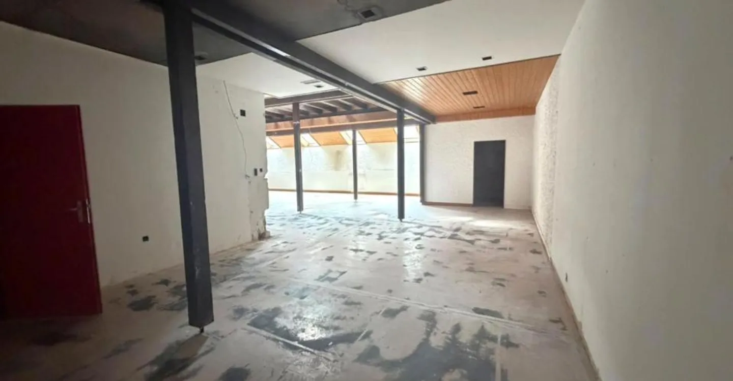 St-Imier, ufficio / studio idealmente situato di 260 m2 - Foto 2 di 4