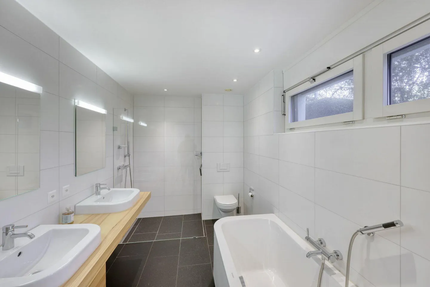 Modern Garden Apartment with Lake View in Feldmeilen - Photo 5 of 6
