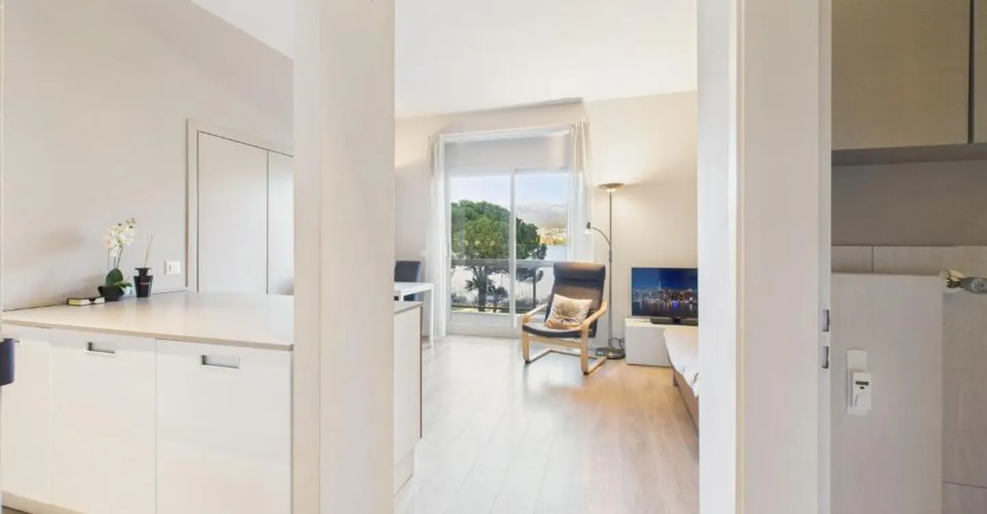 Paradiso: elegante 1.5 locali ristrutturato fronte lago, ideale anche come investimento - Foto 7 von 12