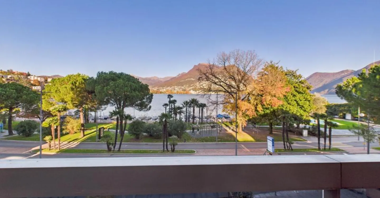 Paradiso: elegante 1.5 locali ristrutturato fronte lago, ideale anche come investimento - Foto 11 von 12