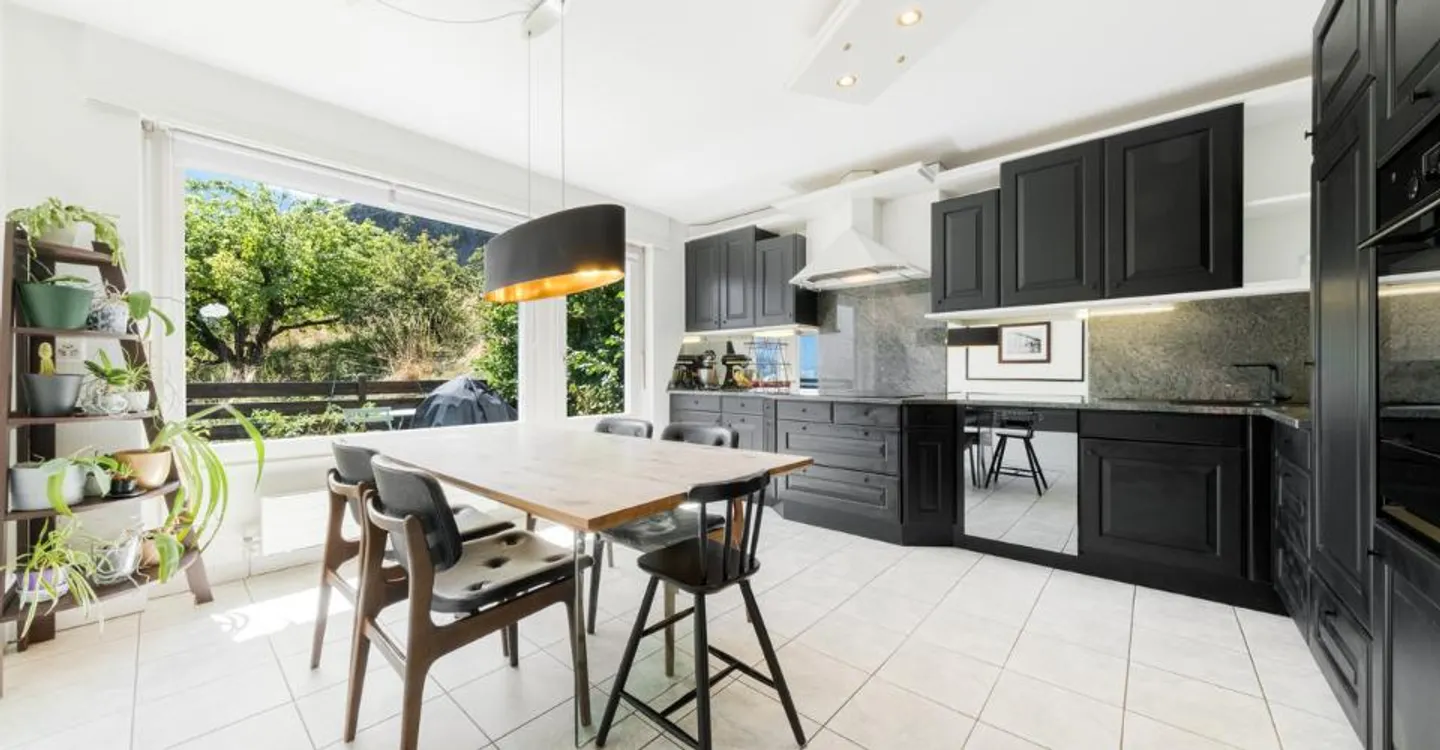 TERRACE APARTMENT - PANORAMIC VIEW - BASEMENT - EXCLUSIVE - Photo 4 of 13