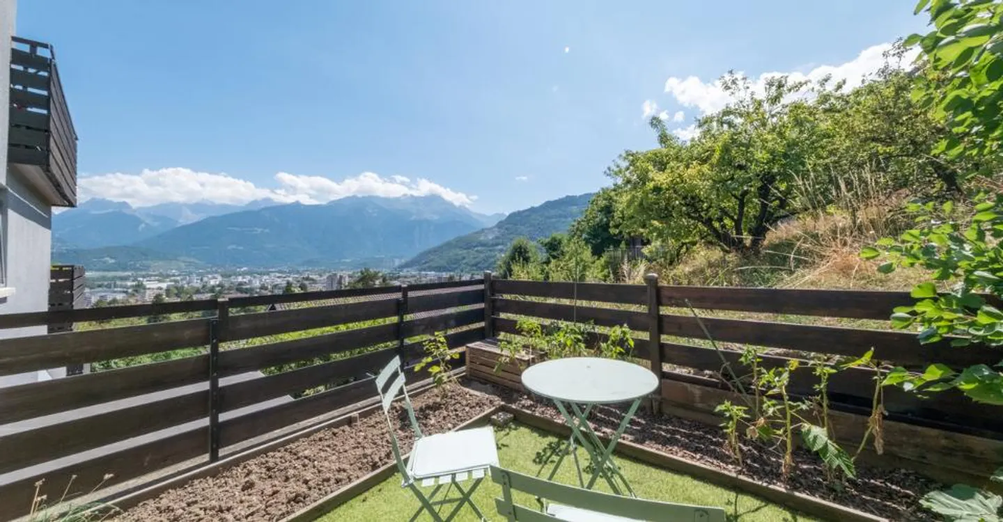 TERRACE APARTMENT - PANORAMIC VIEW - BASEMENT - EXCLUSIVE - Photo 5 of 13