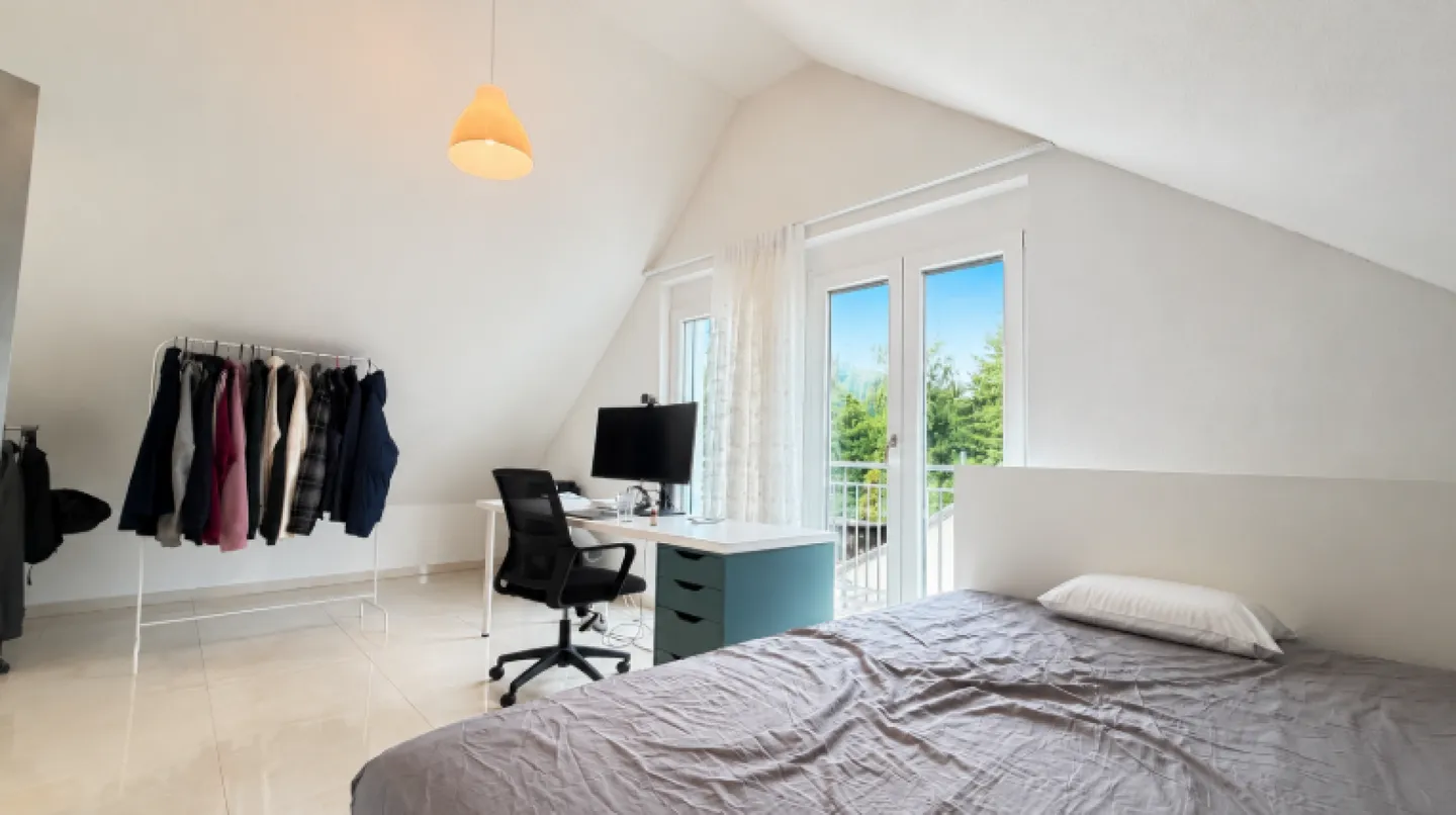 Newly built 6.5 room corner house with plenty of space, terraces, and excellent transport connections - Photo 8 of 15