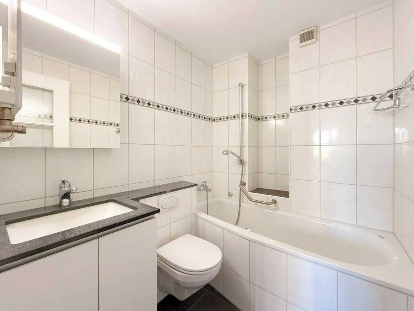 3.5 Room Apartment on the 1st Floor with Terrace and Balcony - Photo 3 of 8
