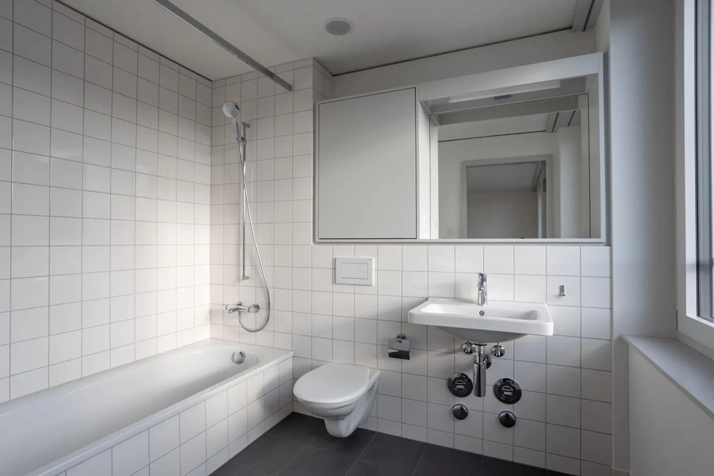 Beautiful 3.5-room apartment 20.21 on the 20th floor in Zurich Altstetten - Photo 2 of 15