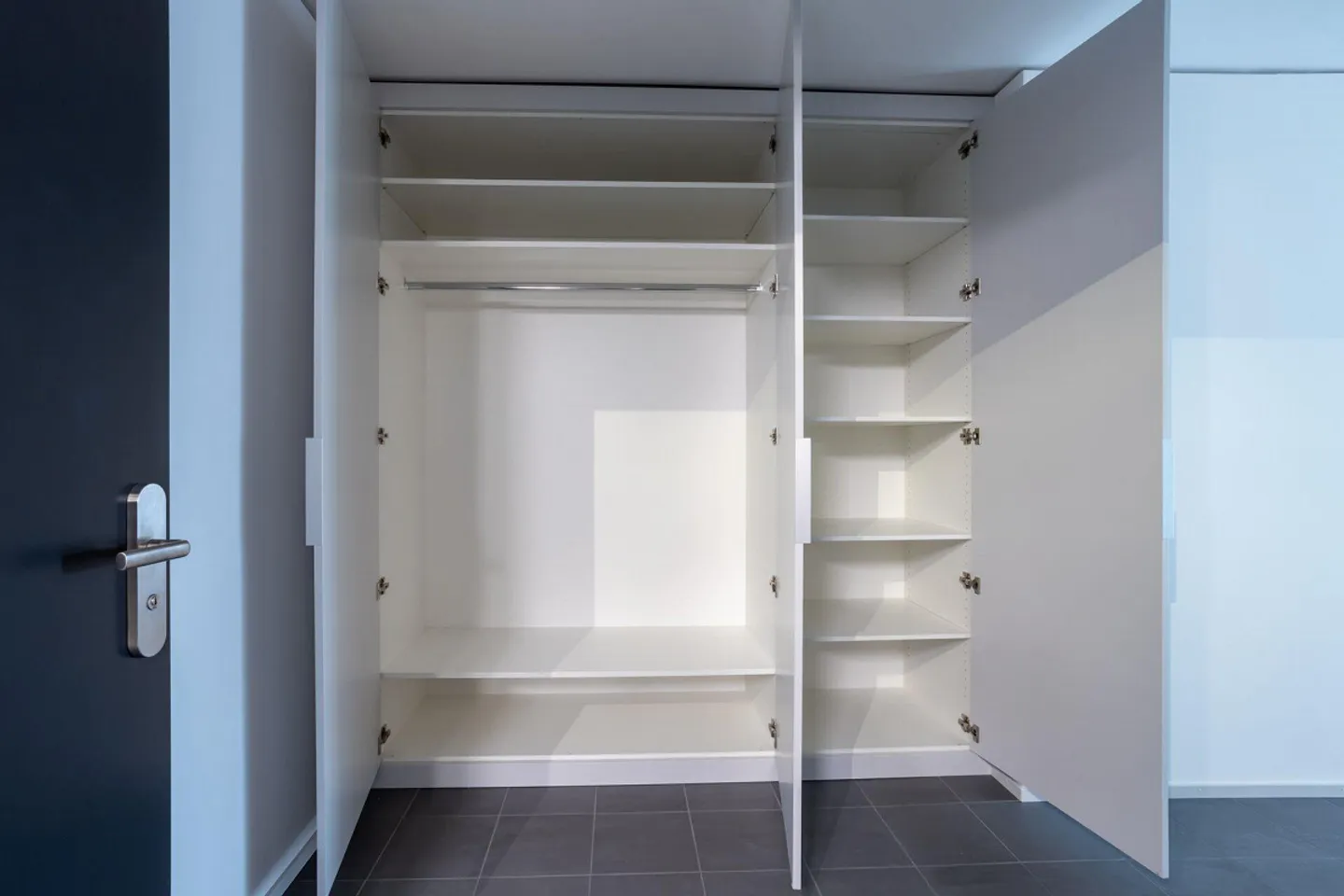 Beautiful 3.5-room apartment 20.21 on the 20th floor in Zurich Altstetten - Photo 3 of 15