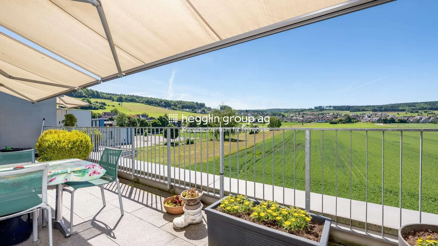 One-time purchase price: Penthouse apartment under residential rights far below market price - Photo 3 of 13