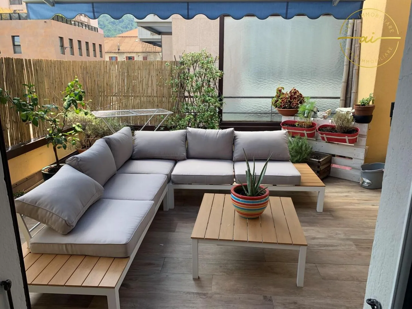 Appartement accueillant 2.5 pièces avec terrasse couverte - Photo 1 sur 9
