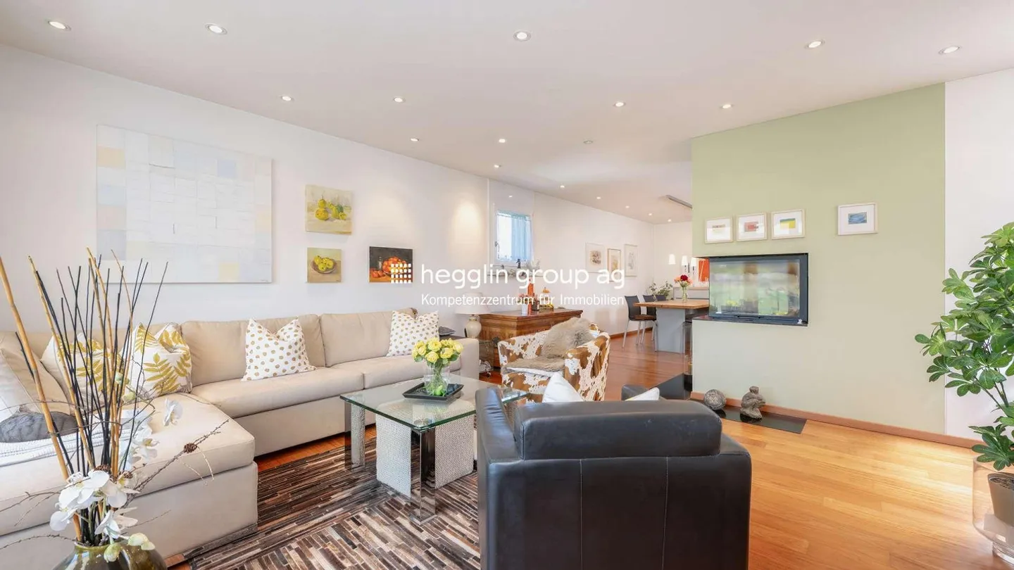 One-time purchase price: Penthouse apartment under residential rights far below market price - Photo 4 of 13