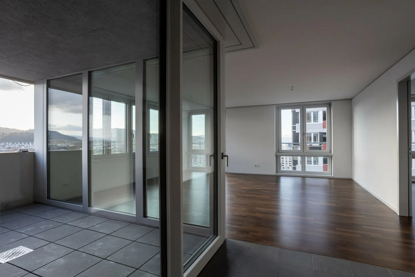 Beautiful 3.5-room apartment 20.21 on the 20th floor in Zurich Altstetten - Photo 8 of 15