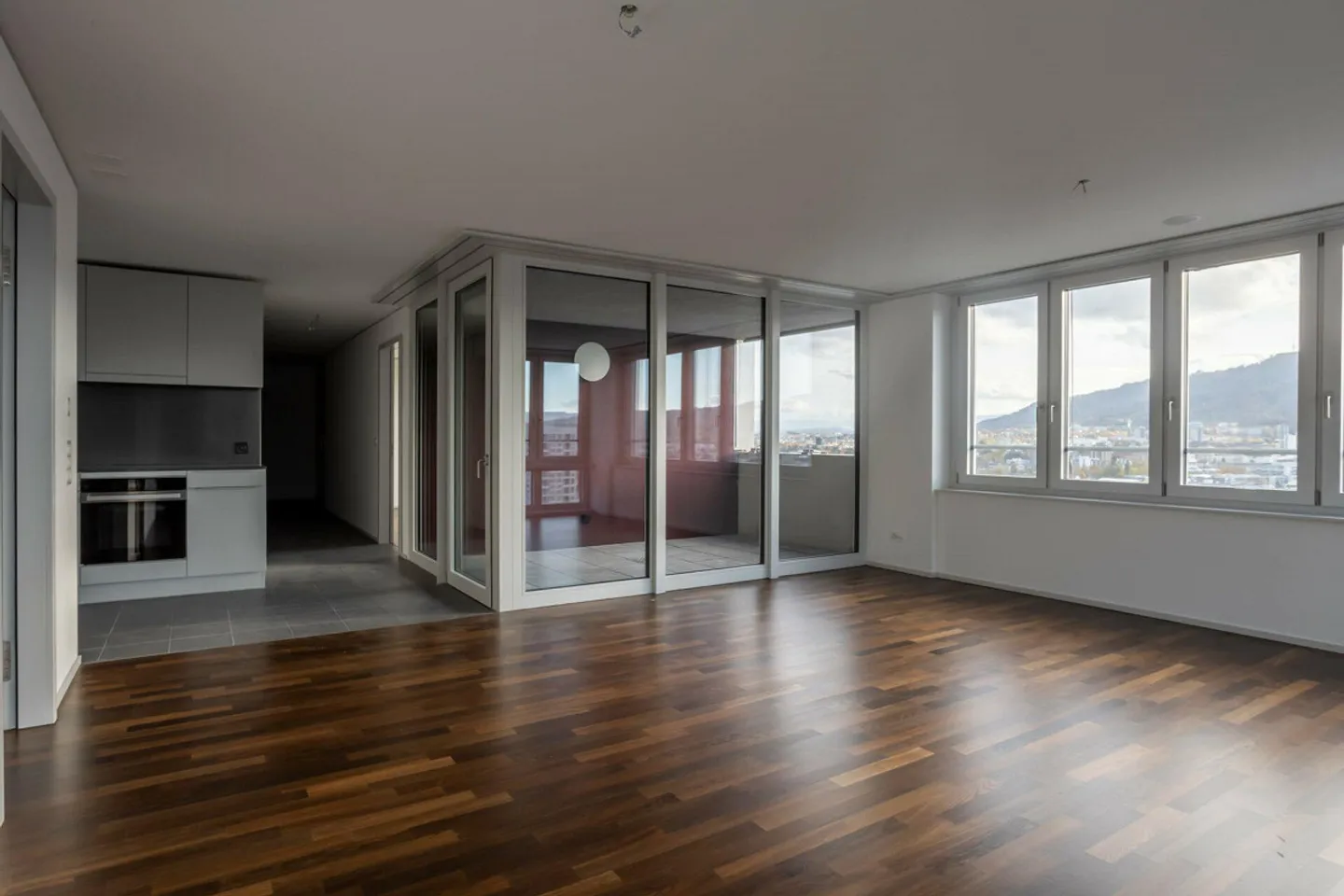 Beautiful 3.5-room apartment 20.21 on the 20th floor in Zurich Altstetten - Photo 9 of 15
