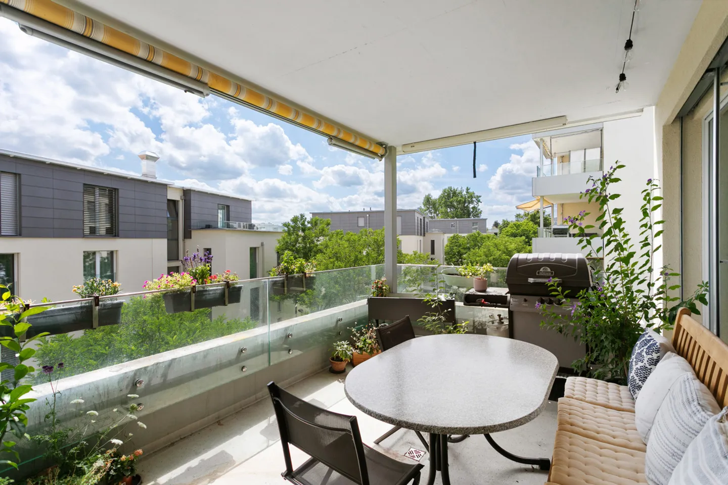 Energy-efficient home with plenty of light and sunny balcony - Photo 5 of 7