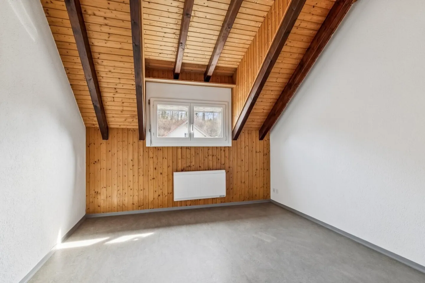 Appartement en duplex spacieux avec cheminée - emplacement idéal - Photo 5 sur 10