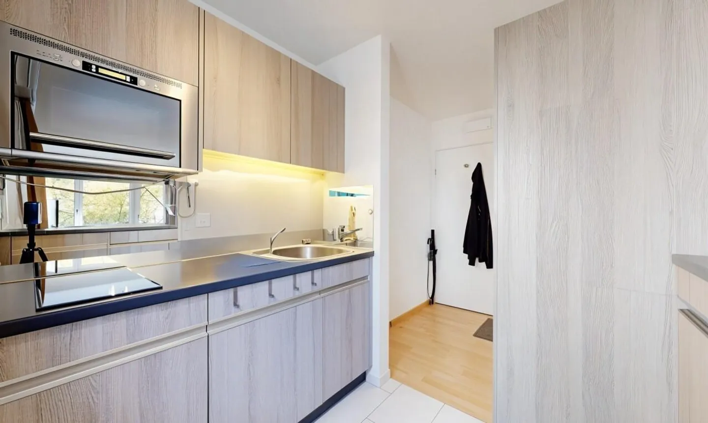 Studio ristrutturato nel quartiere Friesenberg di Zurigo - Foto 2 di 9