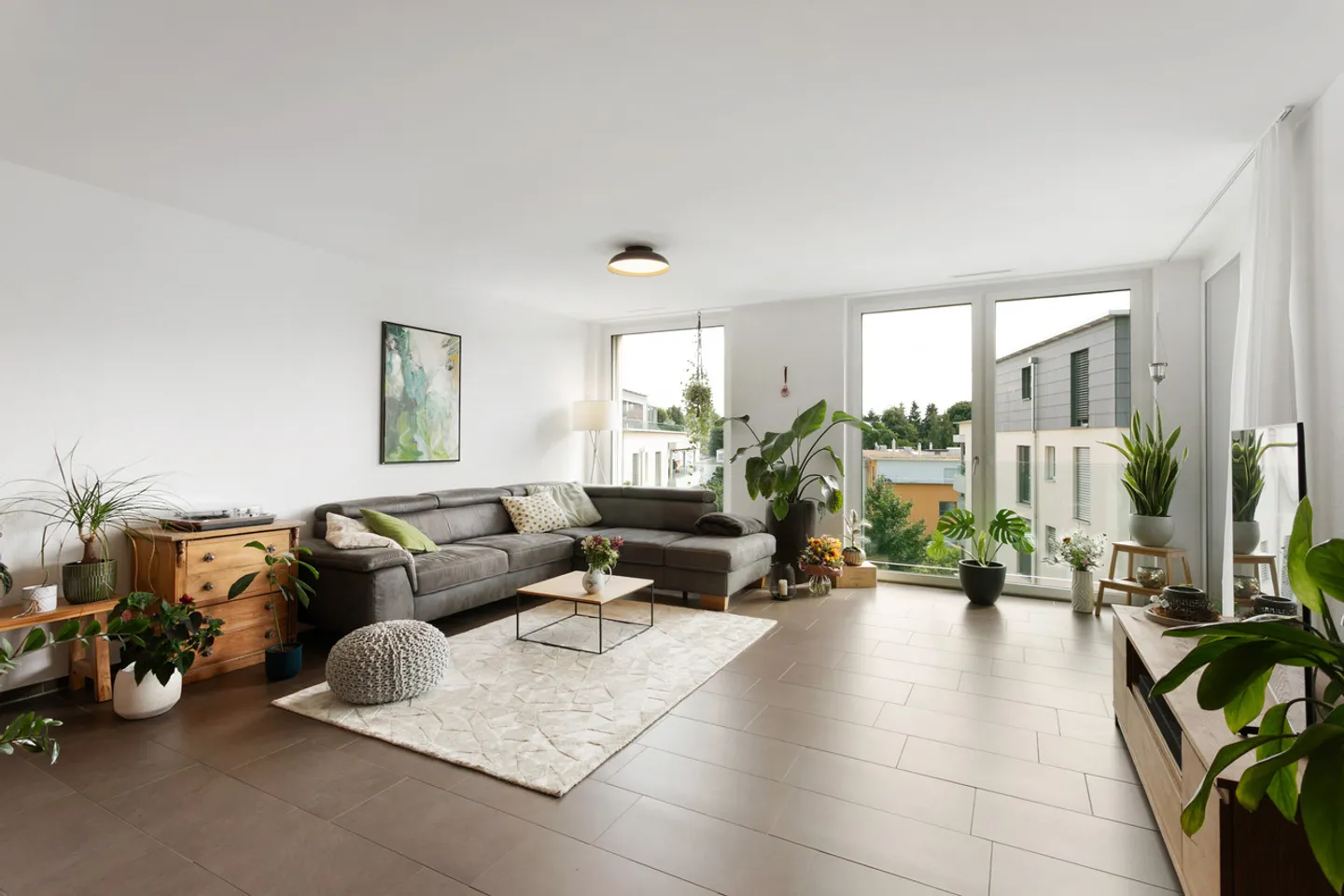 Energy-efficient home with plenty of light and sunny balcony - Photo 2 of 7