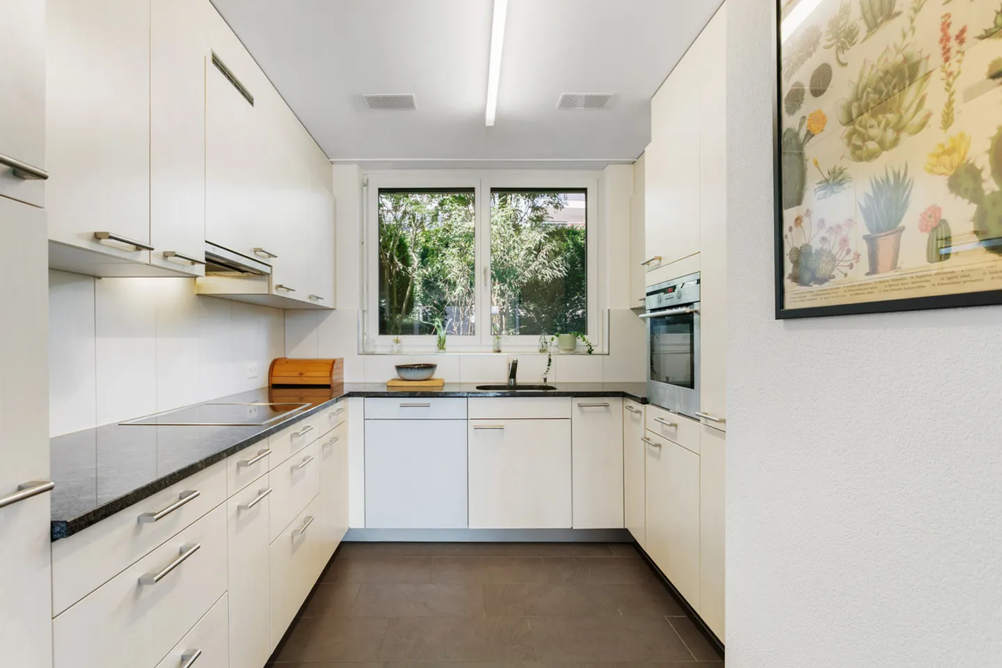 Energy-efficient home with plenty of light and sunny balcony - Photo 3 of 7