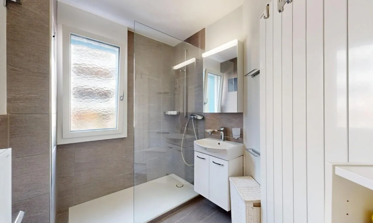 Studio ristrutturato nel quartiere Friesenberg di Zurigo - Foto 4 di 9