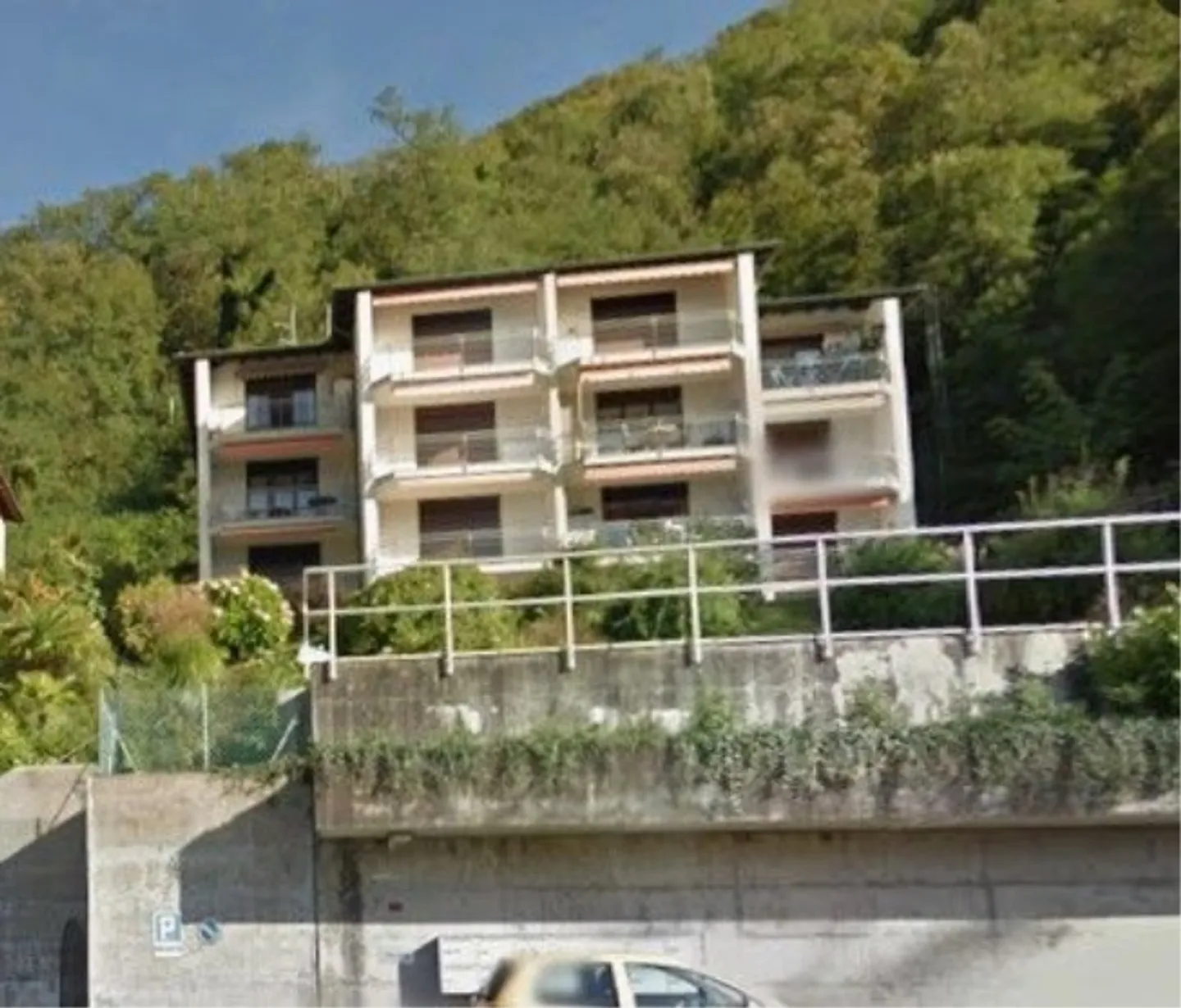 Appartement aux enchères avec balcon - Photo 3 sur 4
