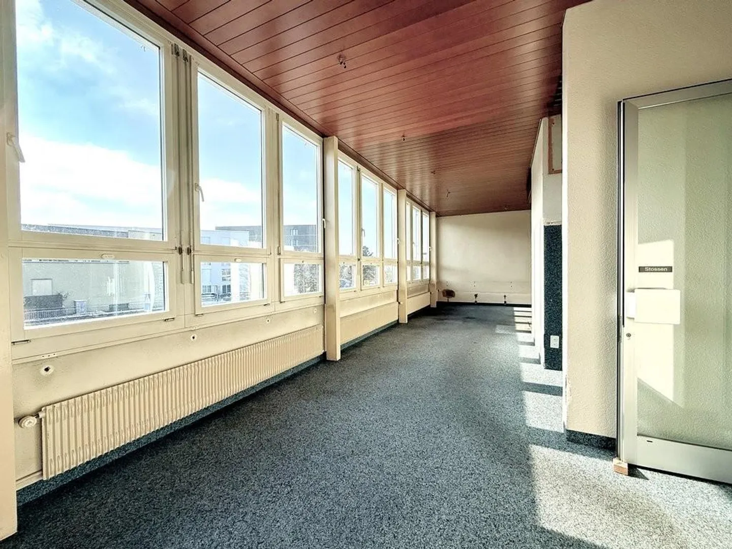 Spazio commerciale attraente con grande potenziale da affittare o acquistare - Foto 2 di 9