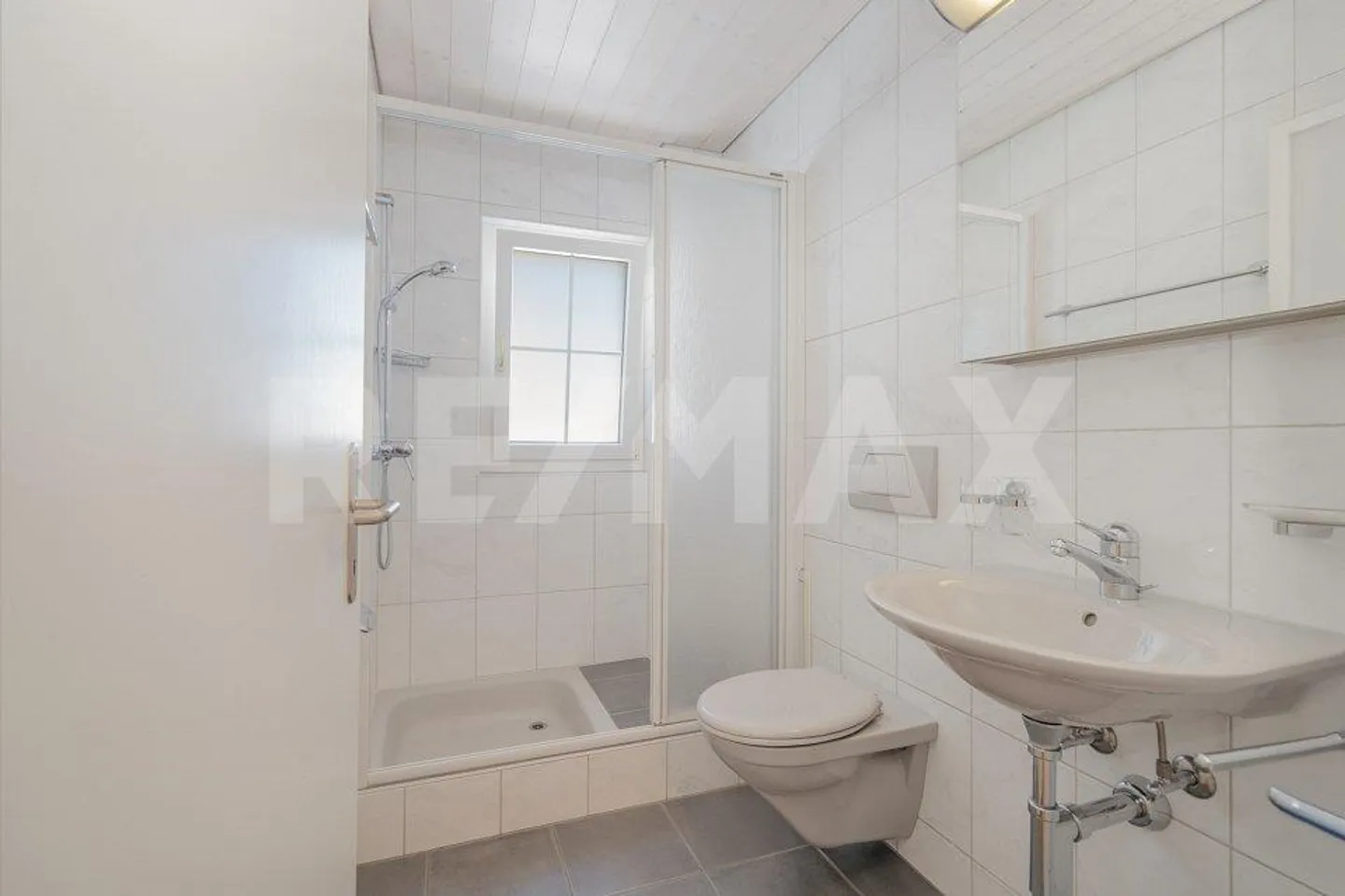 Spacious living experience with attic flair - Quality of life on two levels! - Photo 9 of 13