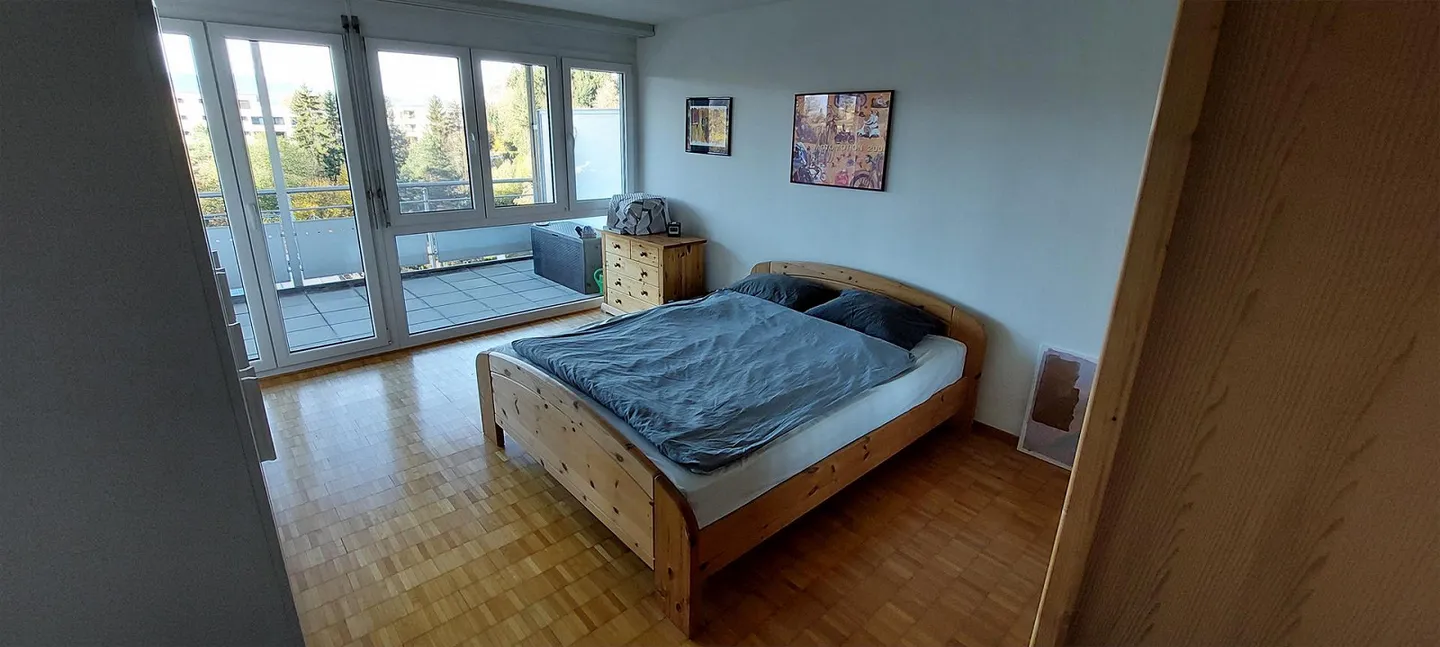 Grosszügige und helle 2.5 - Zimmerwohnung - Foto 3 von 9