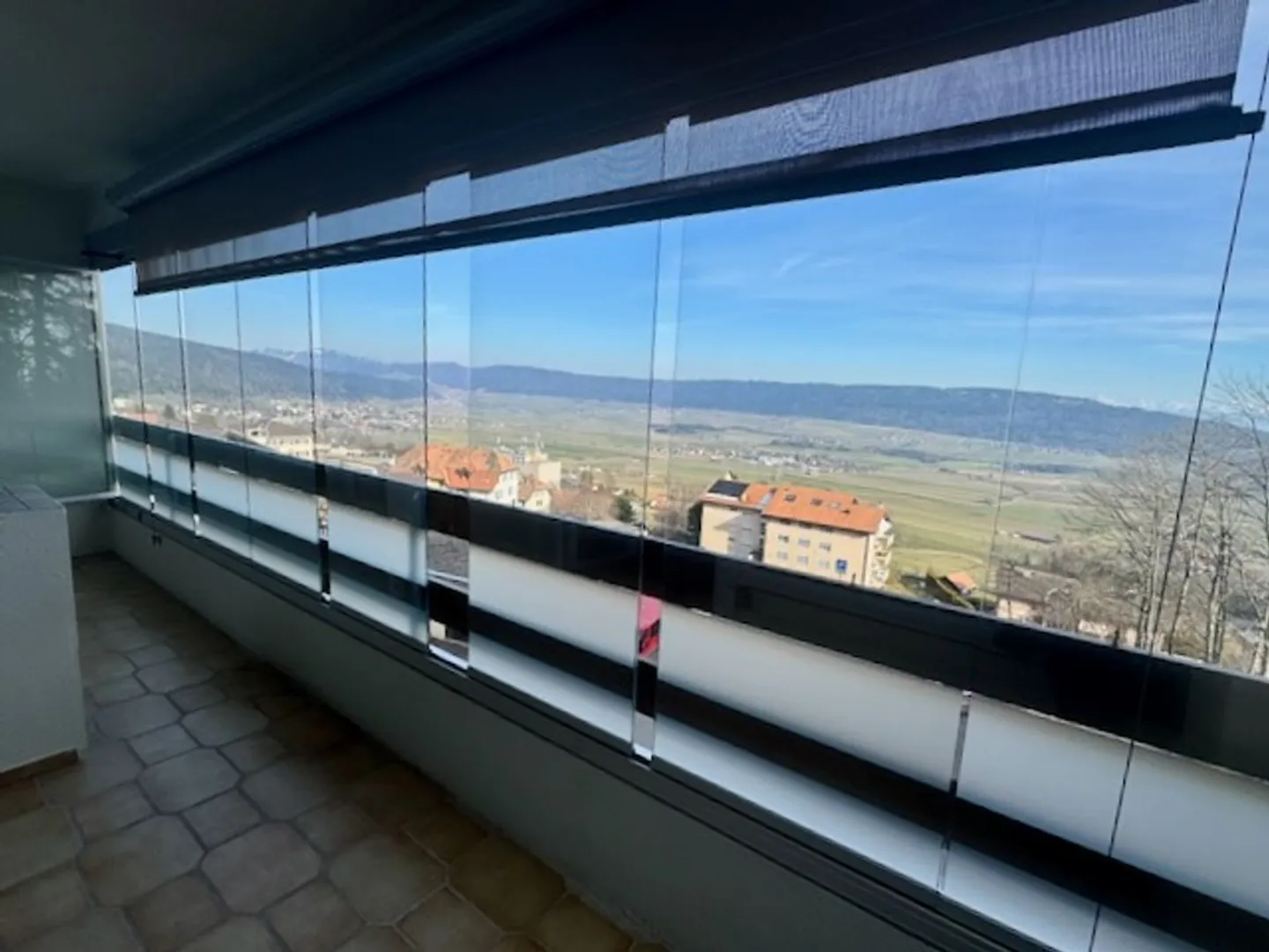 Exklusivität: Renoviert! 4,5 Zimmer mit herrlichem Blick auf das Val-de-Ruz - Foto 7 von 13