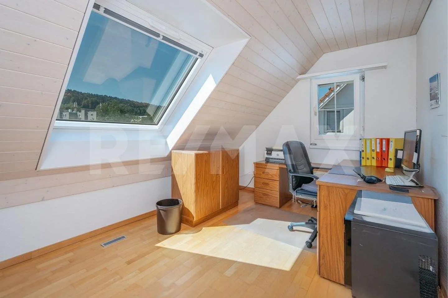 Spacious living experience with attic flair - Quality of life on two levels! - Photo 7 of 13