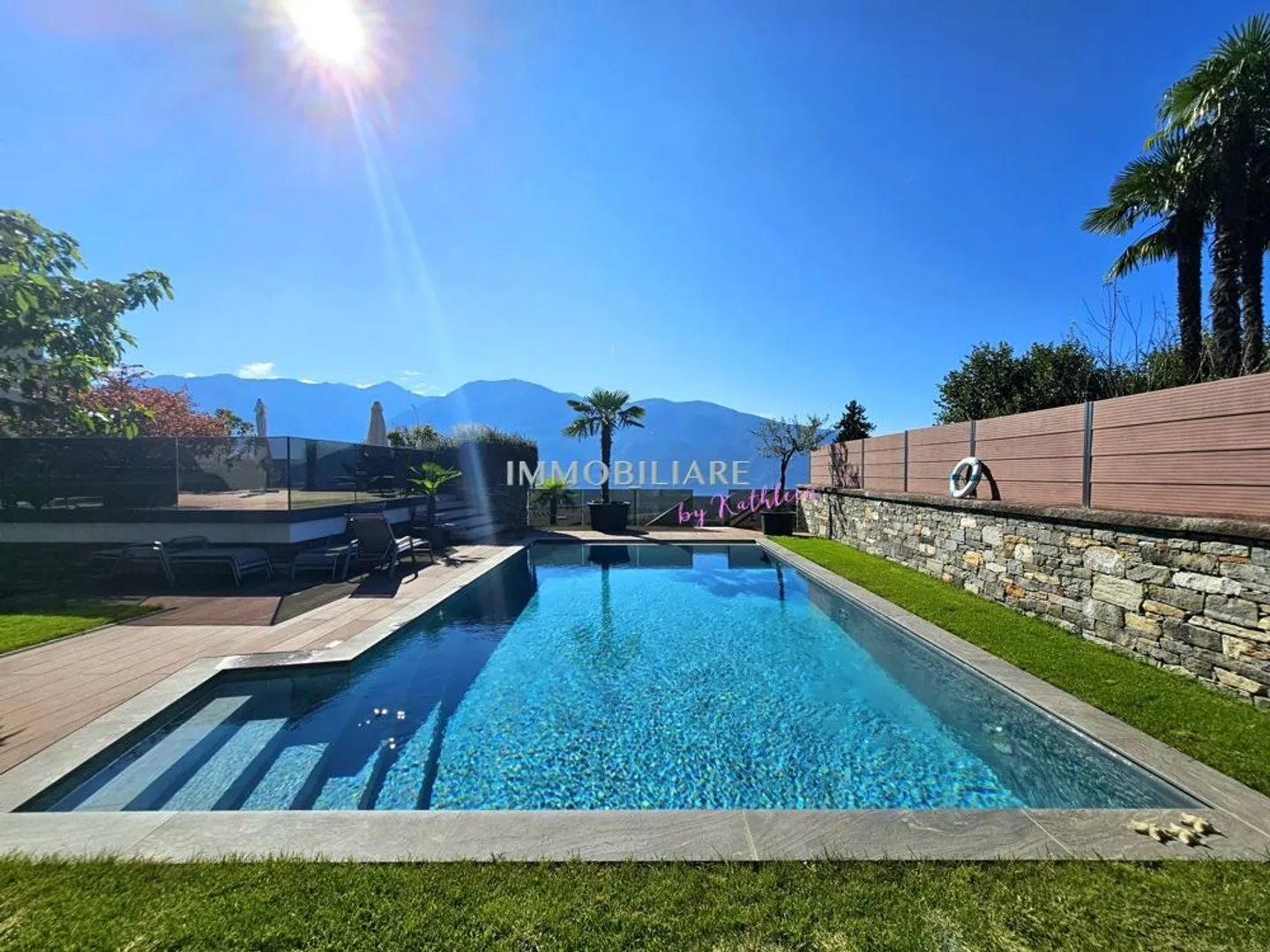 2.5-Room Apartment with Lake View and Sun Terrace - Like New and Comfortable... - Photo 1 of 14