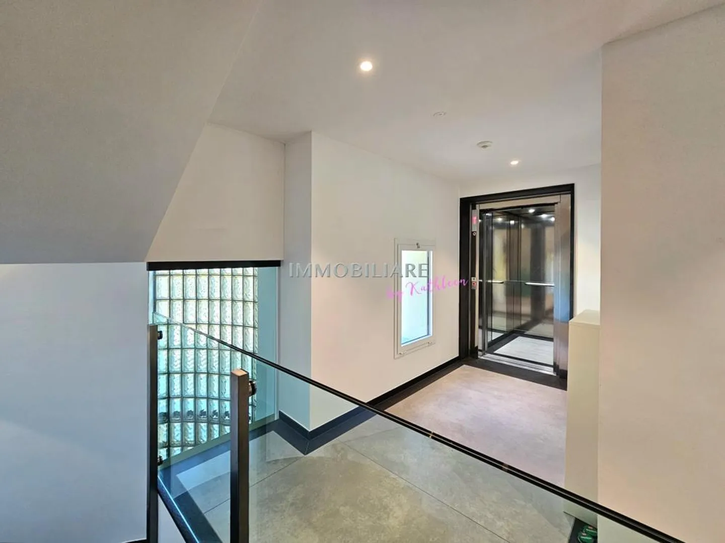 2.5-Room Apartment with Lake View and Sun Terrace - Like New and Comfortable... - Photo 10 of 14