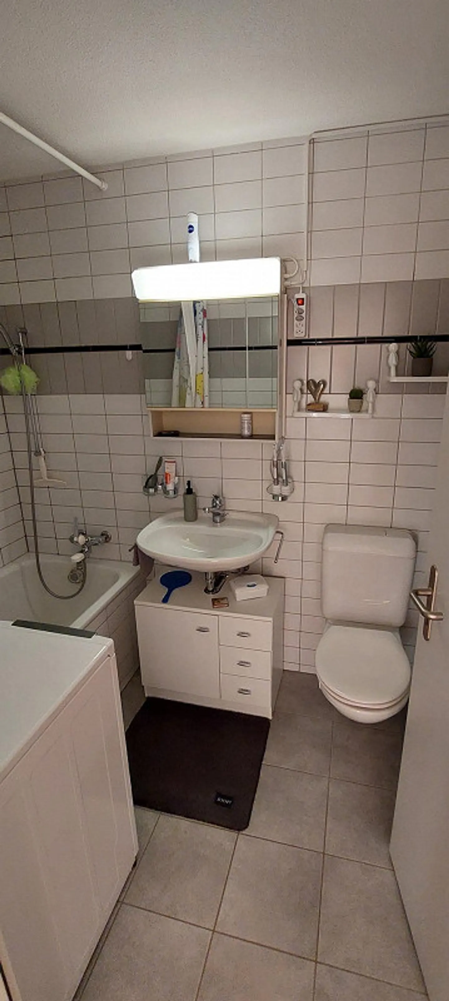 Grosszügige und helle 2.5 - Zimmerwohnung - Foto 6 von 9