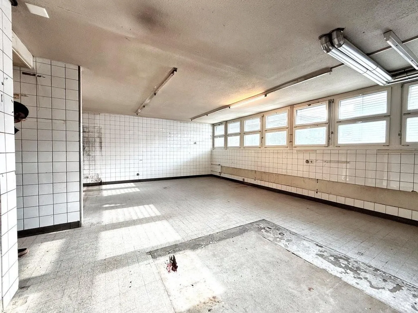 Spazio commerciale attraente con grande potenziale da affittare o acquistare - Foto 7 di 9