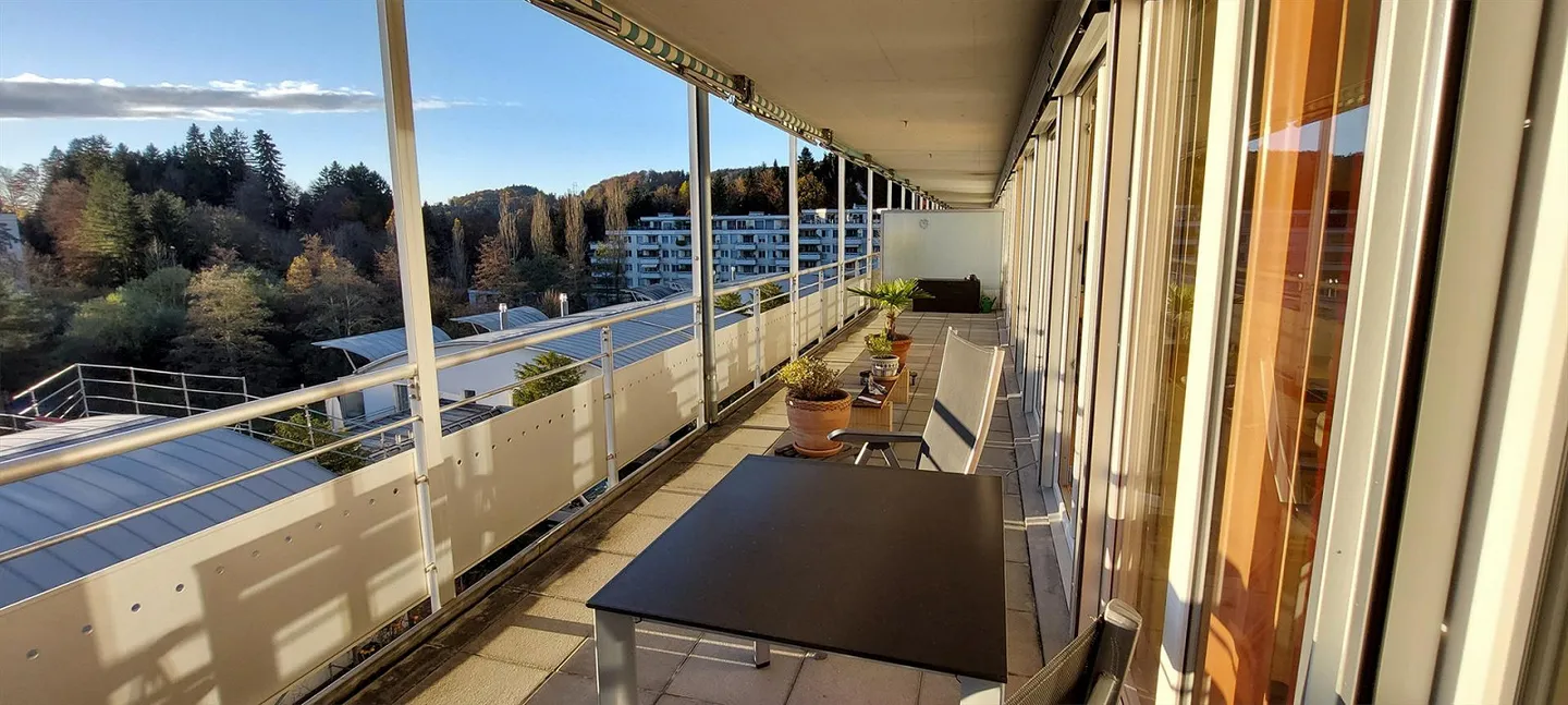 Grosszügige und helle 2.5 - Zimmerwohnung - Foto 7 von 9