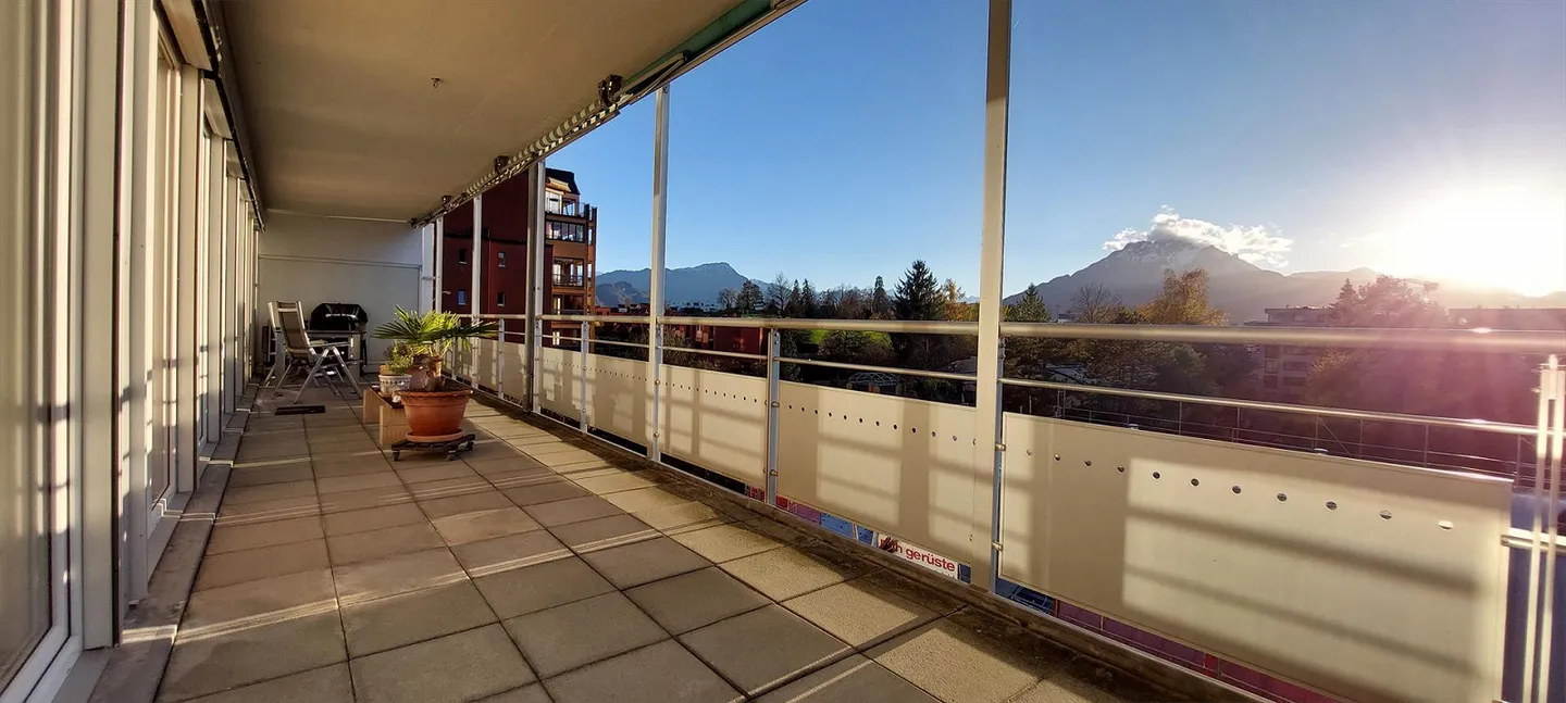 Grosszügige und helle 2.5 - Zimmerwohnung - Foto 8 von 9