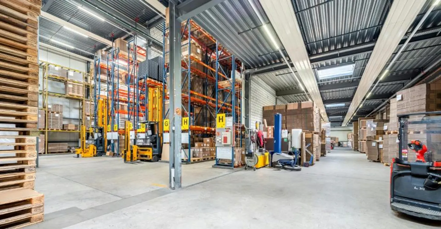 Magazzino a grande altezza semi-automatico con circa 2.200 posti pallet standard in affitto a lungo termine - Foto 4 di 5