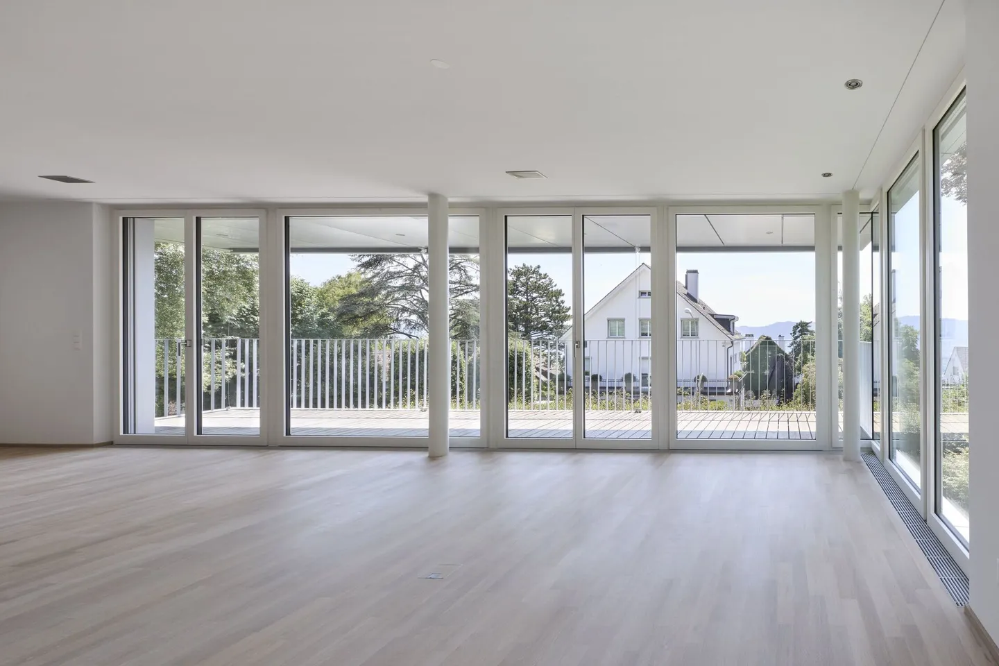 Exclusive Apartment in Prime Location! - Photo 4 of 11