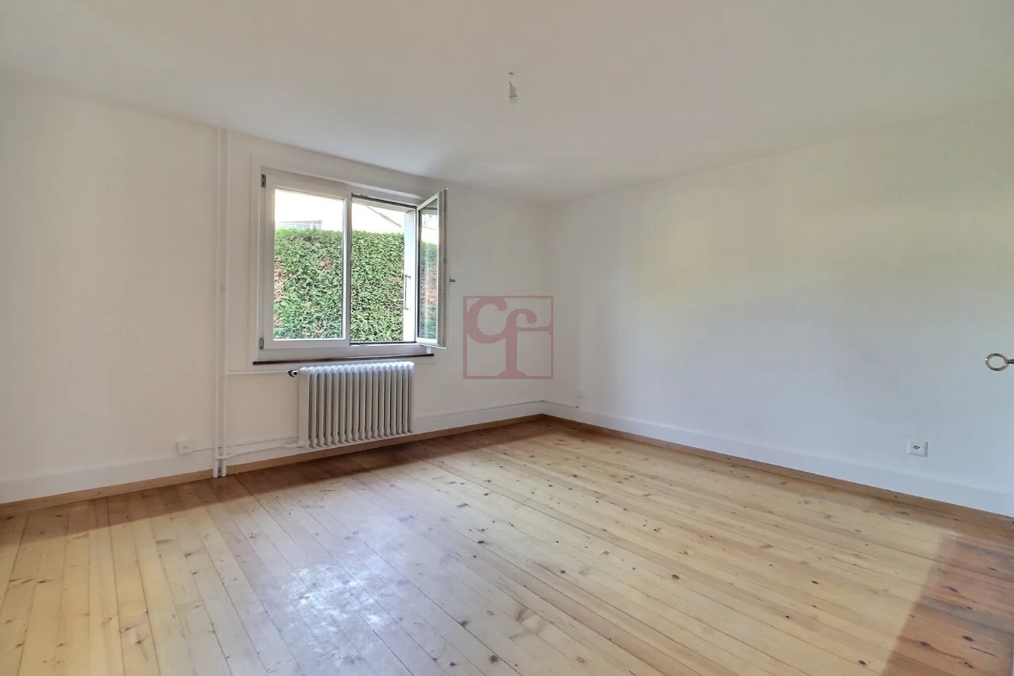 Grand 2.5 pc. (env. 75 m2) avec magnifique jardin arborisé  - Photo 7 of 16