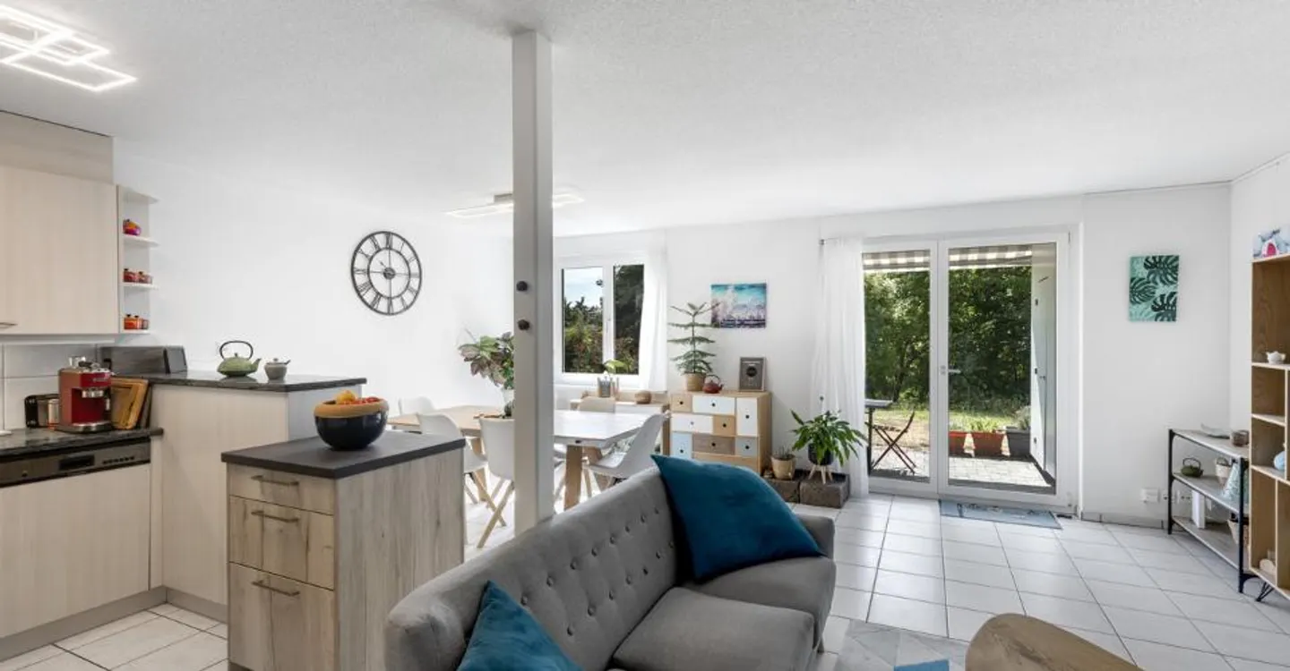 Appartement Charmant avec Espaces Extérieurs - Photo 6 sur 13