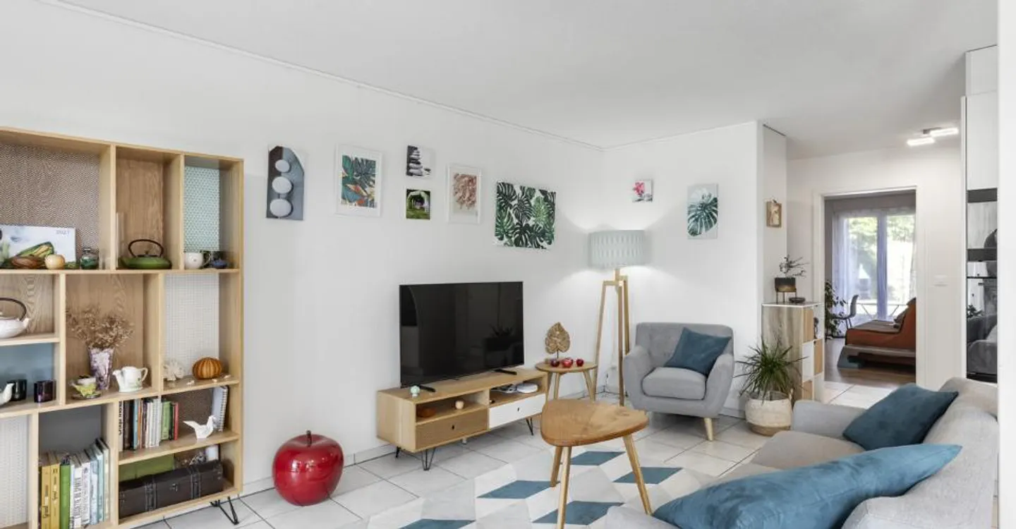 Appartement Charmant avec Espaces Extérieurs - Photo 3 sur 13