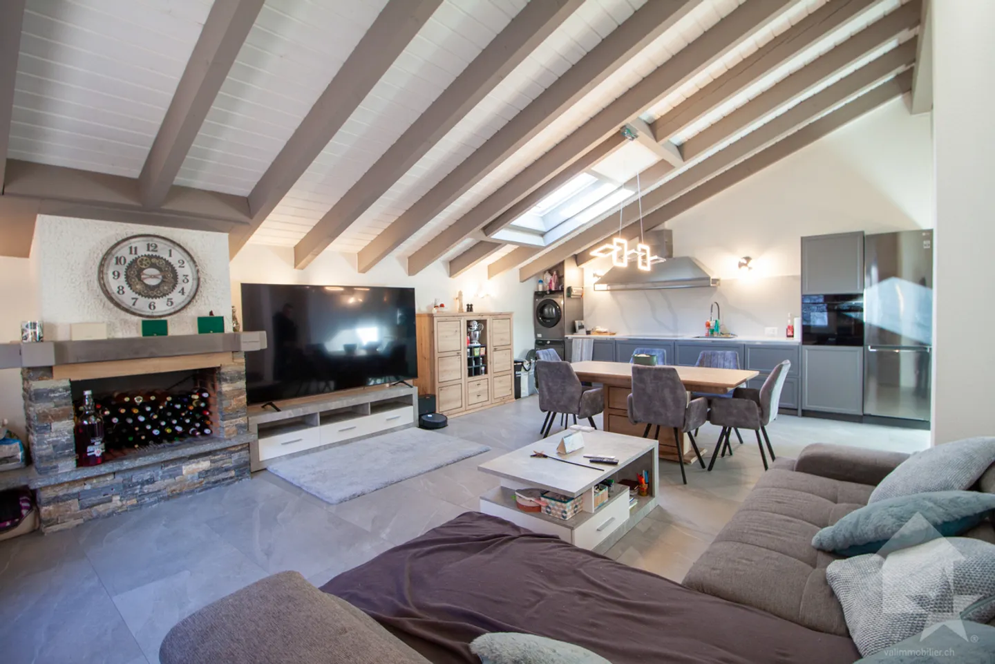 Stunning 4.5-room apartment of 115 m2 on the top floor - Photo 1 of 13