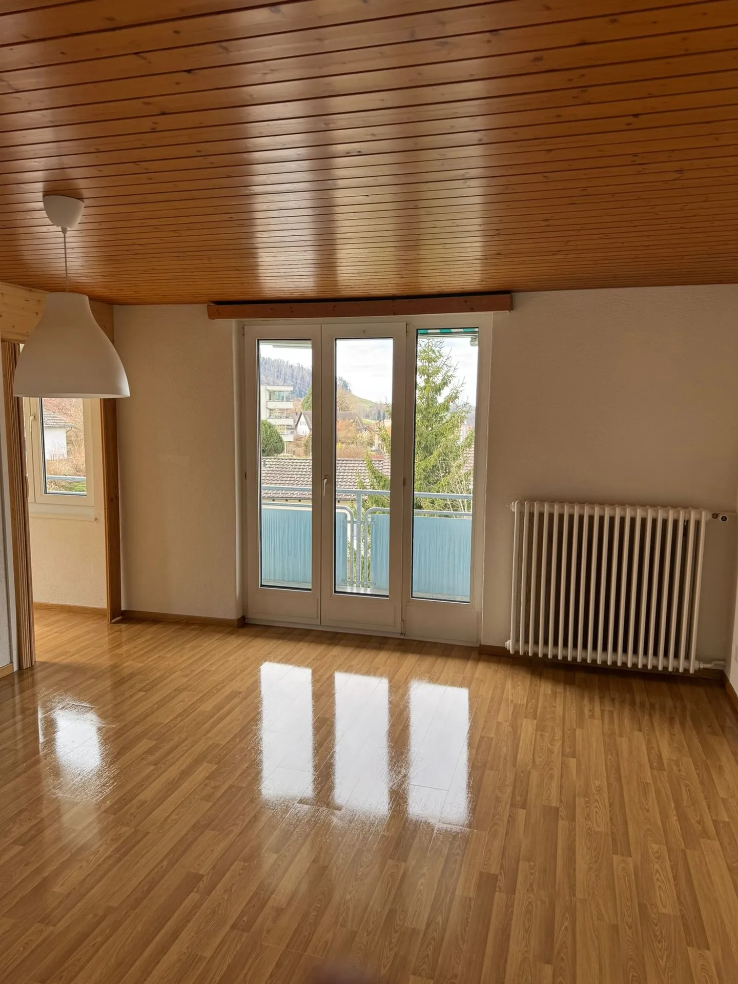 Charming Apartment with Balcony - Photo 2 of 10