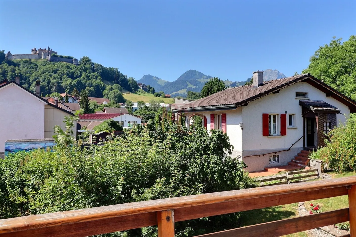 Grand 2.5 pc. (env. 75 m2) avec magnifique jardin arborisé  - Photo 16 of 16