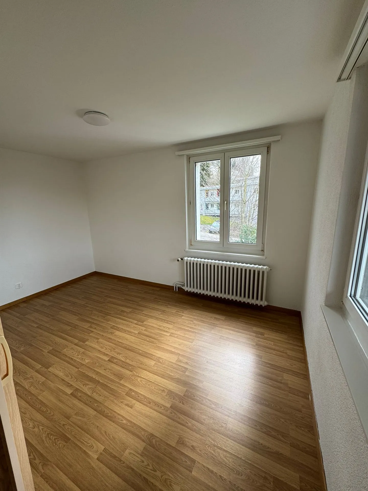 Charming Apartment with Balcony - Photo 3 of 10