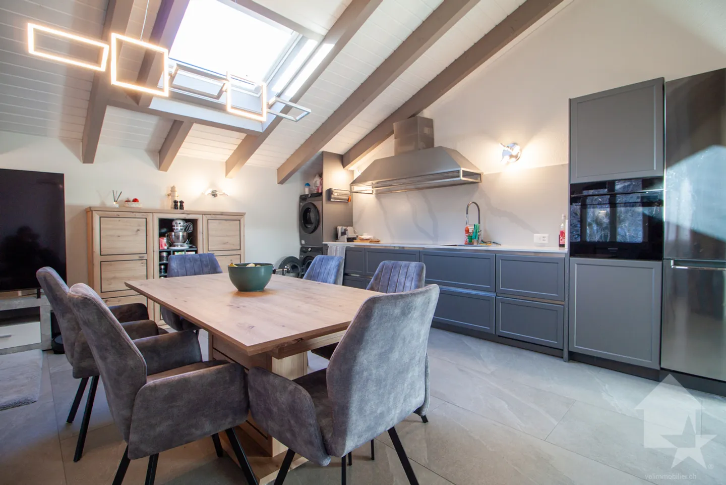 Stunning 4.5-room apartment of 115 m2 on the top floor - Photo 5 of 13